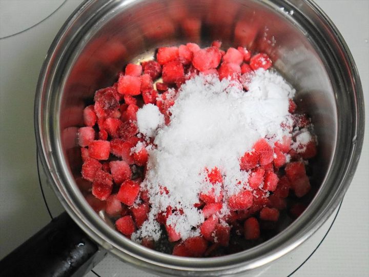 苺フィリング作り