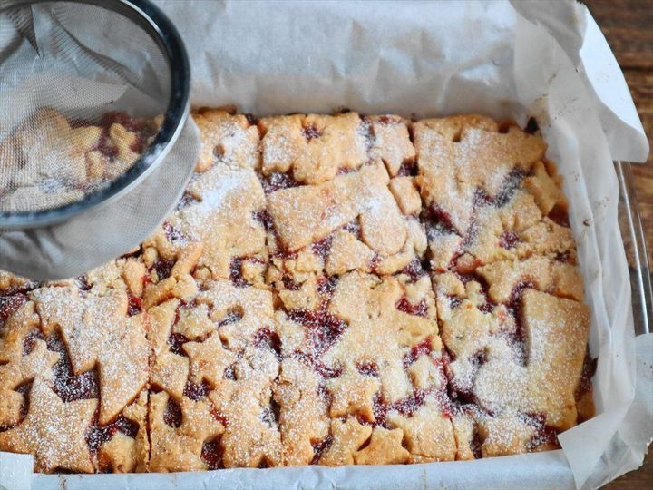 苺と胡桃のクリスマスクッキーバー