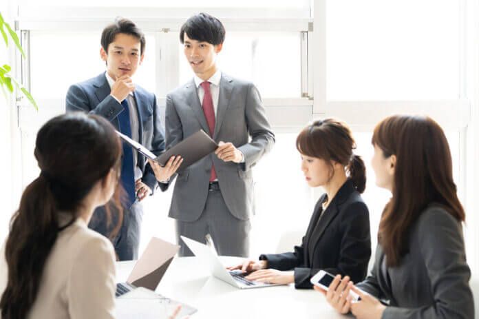 職場恋愛成功のコツ！気になる彼をデートに誘う方法