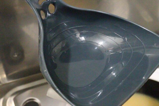 縁がまっすぐなくらげレードル 計量