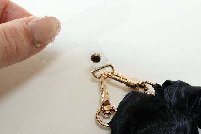 ストラップシート付シュシュハンドルストラップ ダイソー 根本