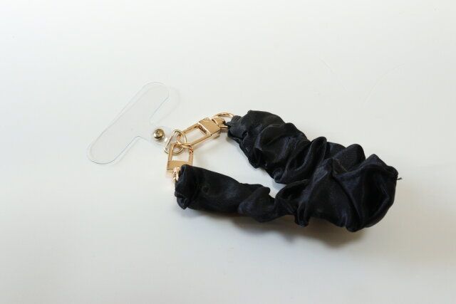 ストラップシート付シュシュハンドルストラップ ダイソー 黒