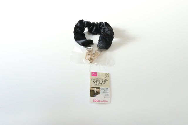 ストラップシート付シュシュハンドルストラップ ダイソー