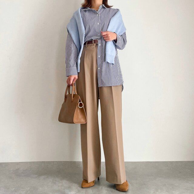 ユニクロタックワイドパンツBEIGEとストライプシャツのクールコーデ