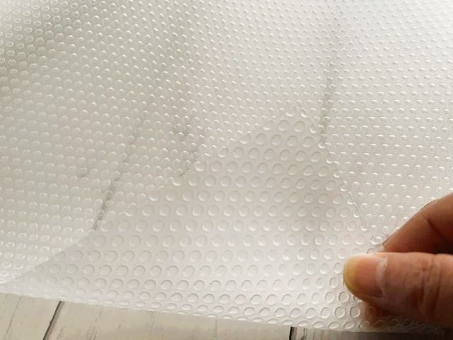 ダイソーの食器棚シートすべり止めシート 敷くだけ