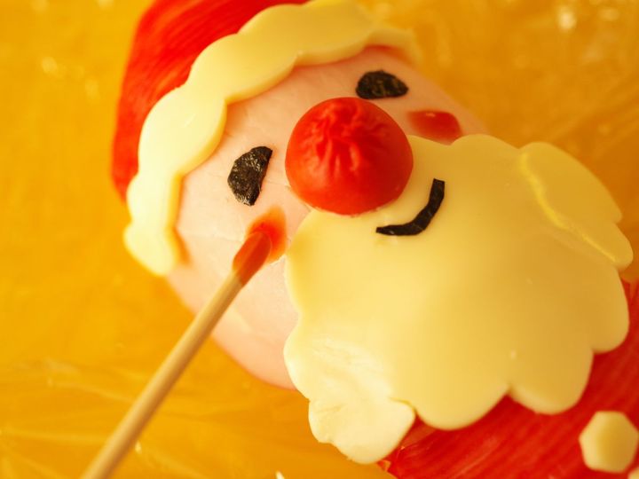 「サンタクロースのスティックおにぎり」レシピ05