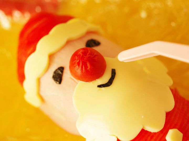 「サンタクロースのスティックおにぎり」レシピ04