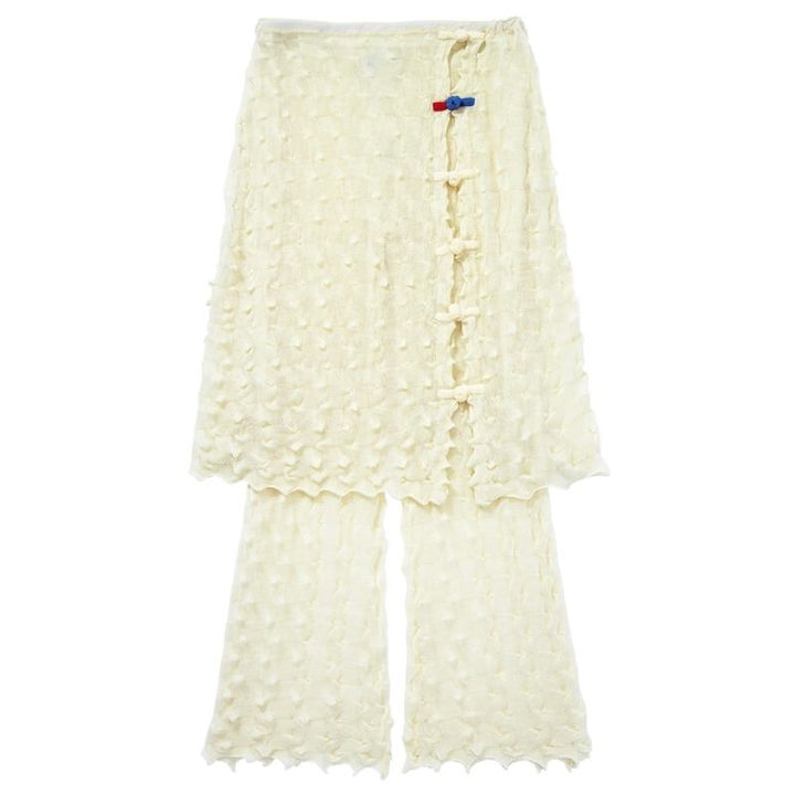 ポコポコとした表面感と柔らかな着心地で、シンプルトップスを合わせるだけで決まる。レイヤードパンツ￥74,800（ヤンヤン／シティショップ）