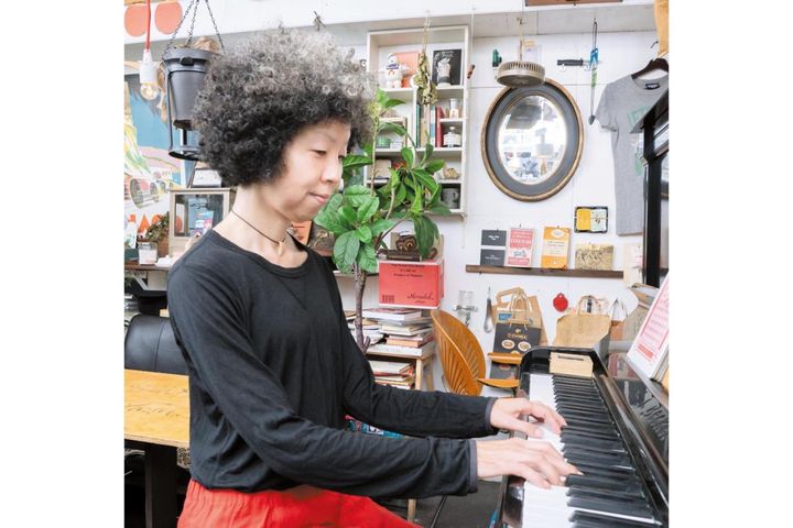 家電製品ほぼゼロ、ガス契約もしない【60歳女性ひとり暮らし】“お金がなくても幸せ”なライフスタイルとは？