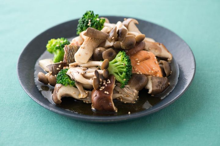 年末年始の野菜不足を解消する！【簡単・和風マリネの作りおき】焼き根菜のゆずマリネ、きのこのごまだしマリネ