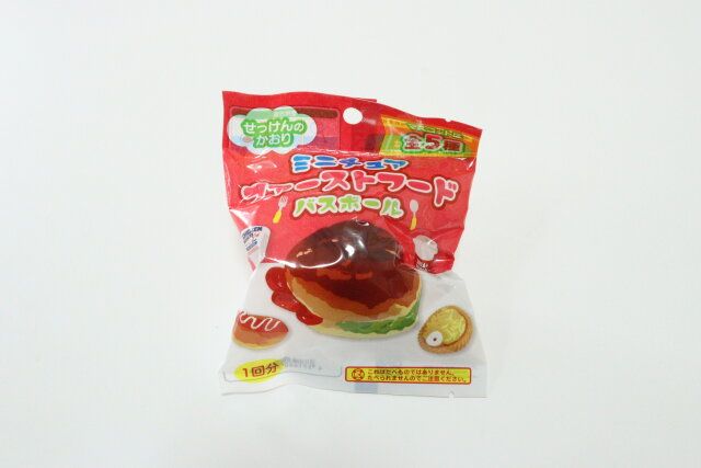 セリアのミニチュアファーストフードバスボールのパッケージ