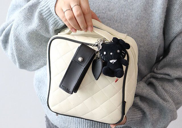 宝島社ムック付録のHELLO KITTY × BRILMY いつでもササッとお直しできる ズボラに優しいミラー付きリップチャーム BOOK BLACK ver. SPECIAL PACKAGE7