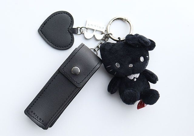 宝島社ムック付録のHELLO KITTY × BRILMY いつでもササッとお直しできる ズボラに優しいミラー付きリップチャーム BOOK BLACK ver. SPECIAL PACKAGE2