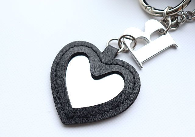 宝島社ムック付録のHELLO KITTY × BRILMY いつでもササッとお直しできる ズボラに優しいミラー付きリップチャーム BOOK BLACK ver. SPECIAL PACKAGE6