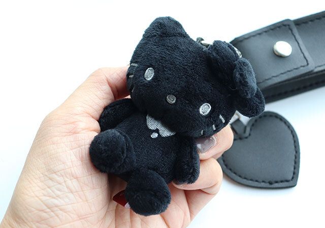 宝島社ムック付録のHELLO KITTY × BRILMY いつでもササッとお直しできる ズボラに優しいミラー付きリップチャーム BOOK BLACK ver. SPECIAL PACKAGE3