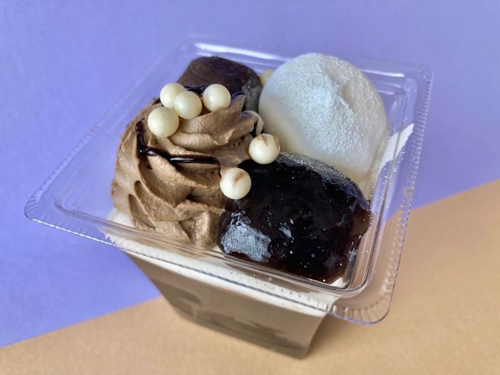 「ビタビタ」なスポンジに驚き！新感覚のほうじ茶ティラミス