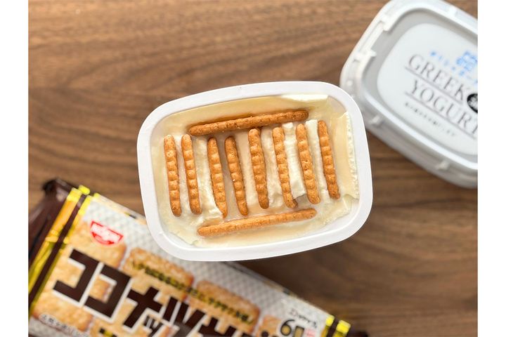 ヤツレン「ギリシャヨーグルト」、日清食品「ココナッツサブレ」使用