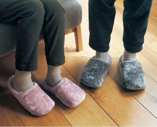 まるで毛布に包み込まれているような暖かさと、中敷きのふかふか感で履き心地抜群！ 撮影／布川航太