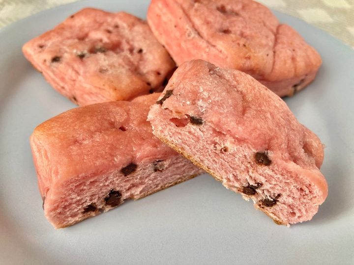 いちごの香りがしない？3個なんて余裕？【セブン】いちごとチョコのブリオッシュ