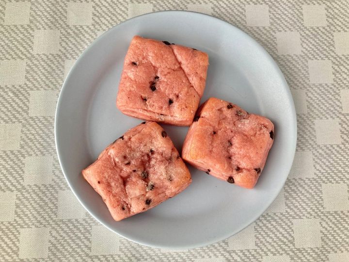 いちごの香りがしない？3個なんて余裕？【セブン】いちごとチョコのブリオッシュ