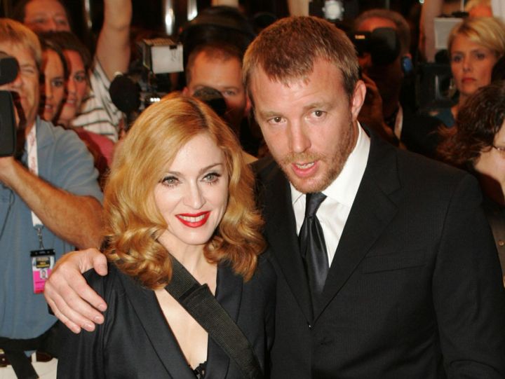 結婚していた頃のマドンナ＆ガイ・リッチー （C）AFLO width=