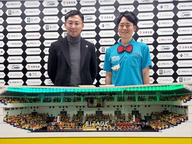 Bリーグチェアマンの島田慎二さん(写真左)、「レゴブロック横浜アリーナ」を手掛けた佐藤慧介さん(写真右) 画像提供=Bリーグ