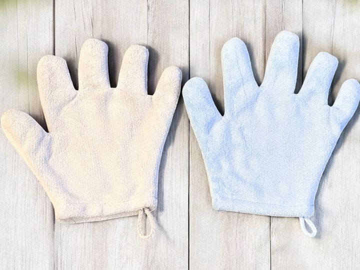 左：以前からあるヘアドライ手袋、右：速乾ヘアドライ手袋 パステルカラー 