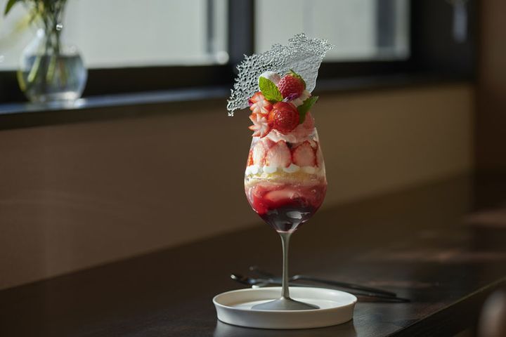 ストーリーとともに味わうパフェは2,400円～、12月はおやすみ。1月から再開予定