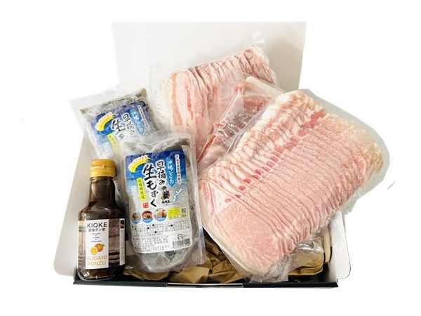 沖縄発「ちゅらなべ」ギフトセット数量限定発売！早摘み生もずくとキビまる豚のセット