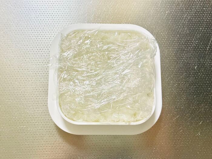 【セリア】白い輪っかが天才すぎる→超スピードで〈ご飯ストック〉ができた♡「ピシッと整列」「時短も叶う優秀品」