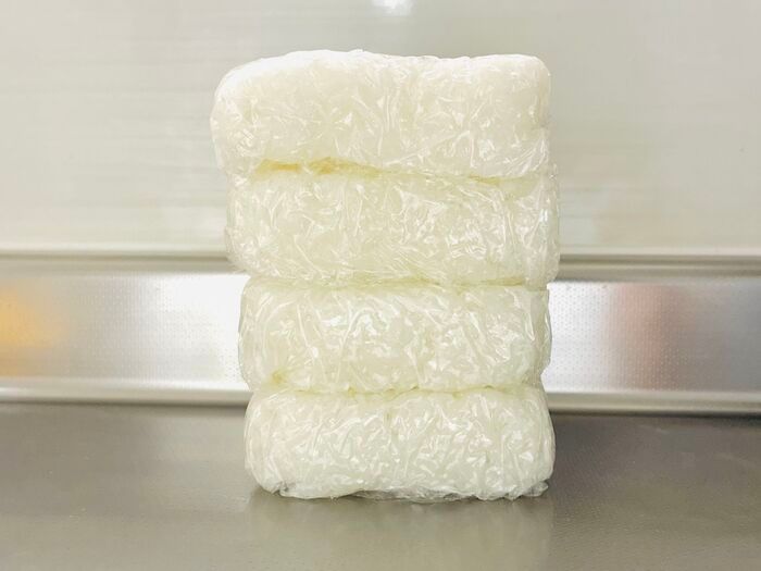 【セリア】白い輪っかが天才すぎる→超スピードで〈ご飯ストック〉ができた♡「ピシッと整列」「時短も叶う優秀品」