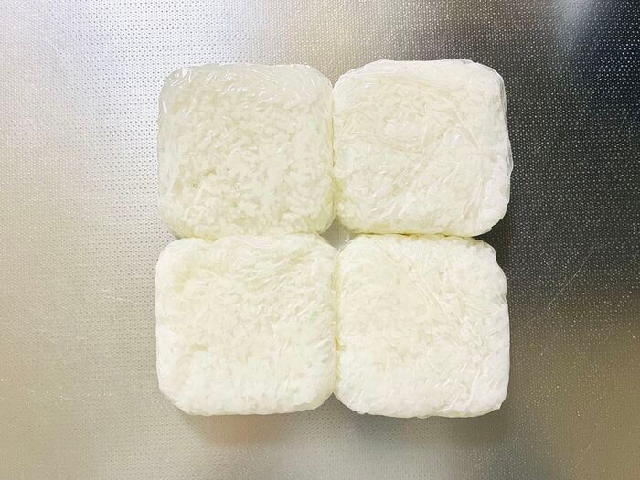 【セリア】白い輪っかが天才すぎる→超スピードで〈ご飯ストック〉ができた♡「ピシッと整列」「時短も叶う優秀品」