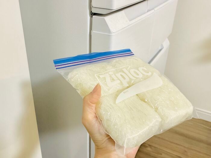 【セリア】白い輪っかが天才すぎる→超スピードで〈ご飯ストック〉ができた♡「ピシッと整列」「時短も叶う優秀品」