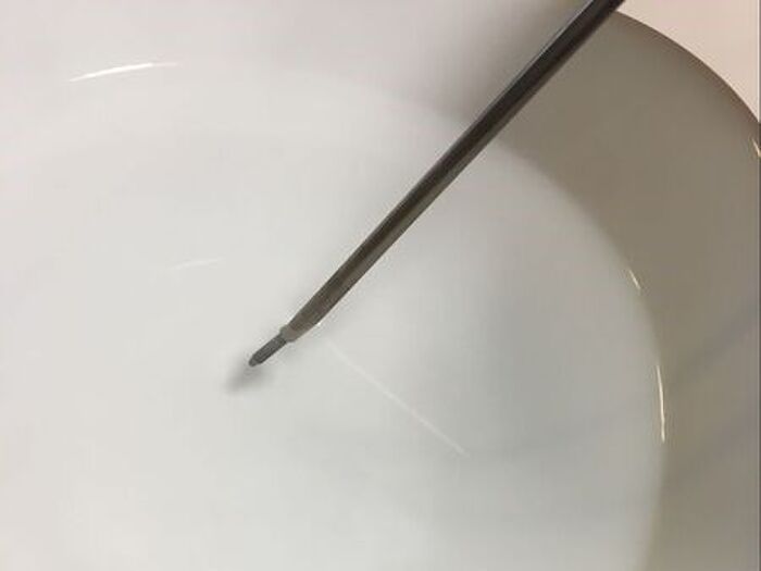 書けなくなった「ボールペン」を一瞬で復活させる方法。インクが出なくても捨てるの待って！