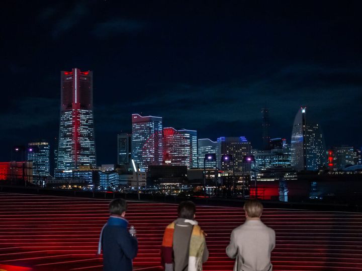 アバターブルーに染まる横浜の夜景