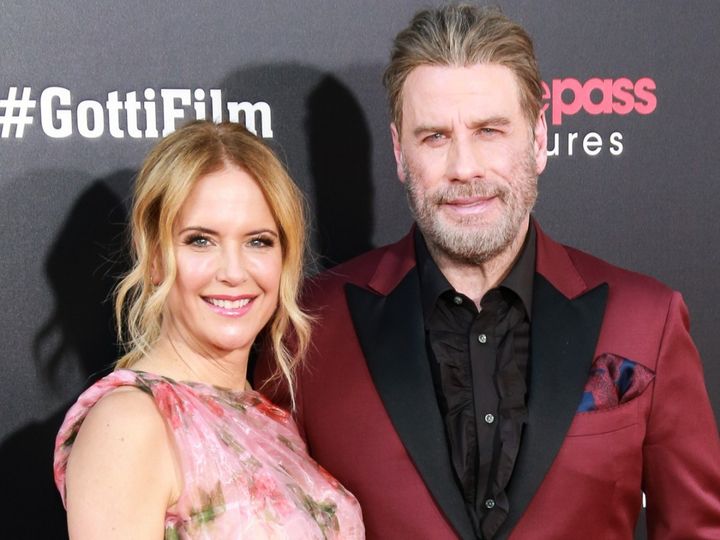 （左から）ジョン・トラボルタ、妻ケリー・プレストンさん（※写真は2018年頃） （C）AFLO width=