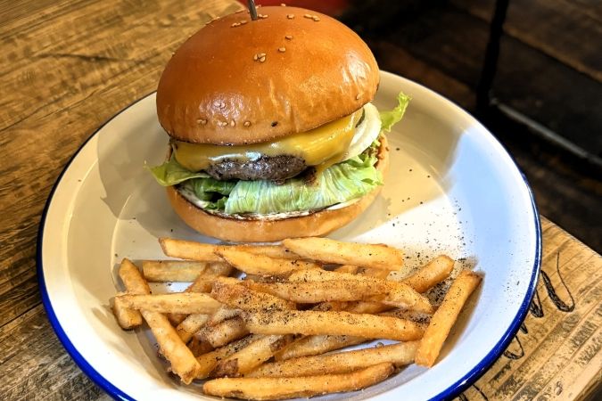 GOONIES BURGER CLUB グーニーズチーズバーガー