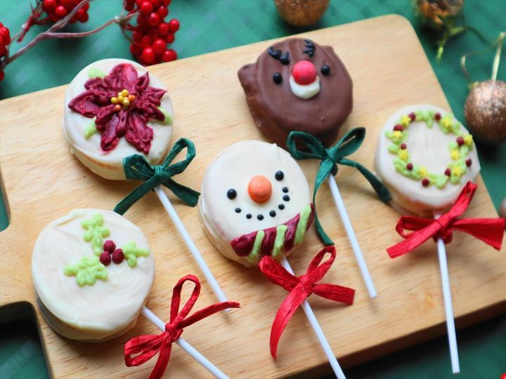 クリスマスのビスケットチョコポップ