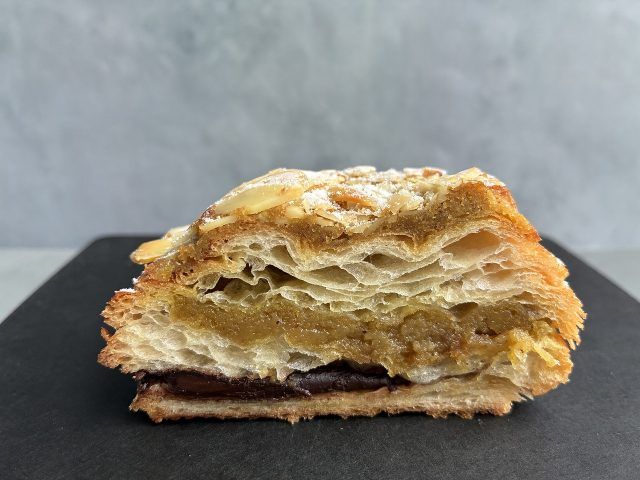 ピスタチオチョコレートクロワッサン断面