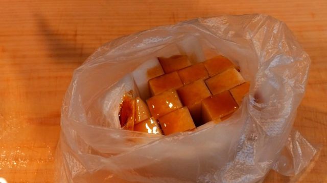 袋に入れた大根