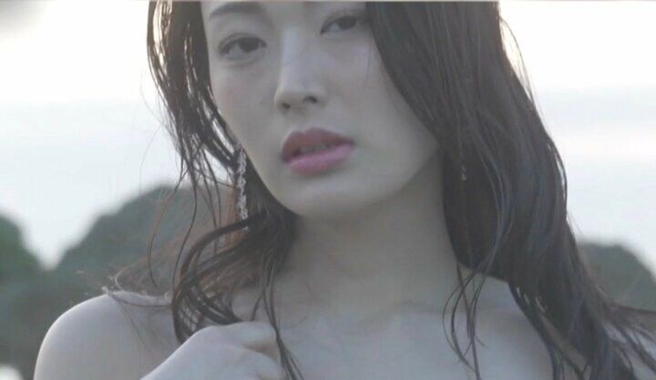 【写真・画像】元客室乗務員グラドル・風吹ケイ、人気芸人に本気で片想い「体の相性がどうであれ受け入れられるほど好き」 1枚目