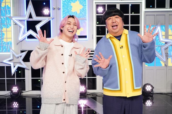 『サクサクヒムヒム ☆推しの降る音楽祭☆』MCの（左から）佐久間大介、日村勇紀 （C）日本テレビ width=