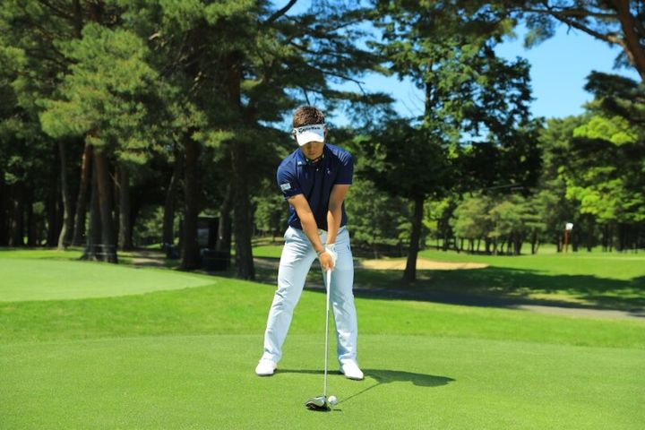 風向きで打ち分けて飛距離アップ！ドライバー上達のコツを男子プロが伝授