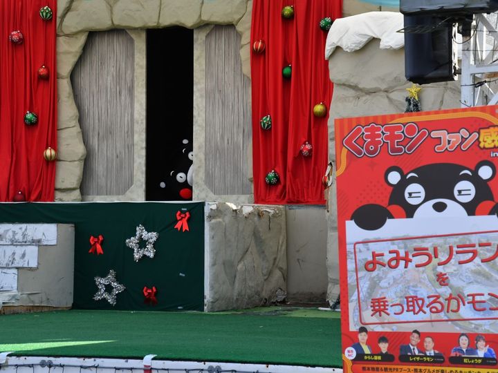暗闇に同化するくまモン＝11月15、16日、神奈川県川崎市