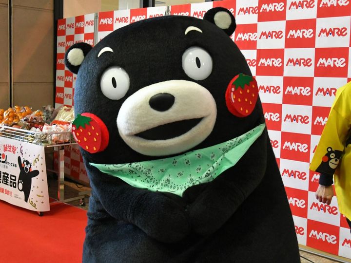 くまモンほっぺいちごバージョン＝11月29日、さいたま市