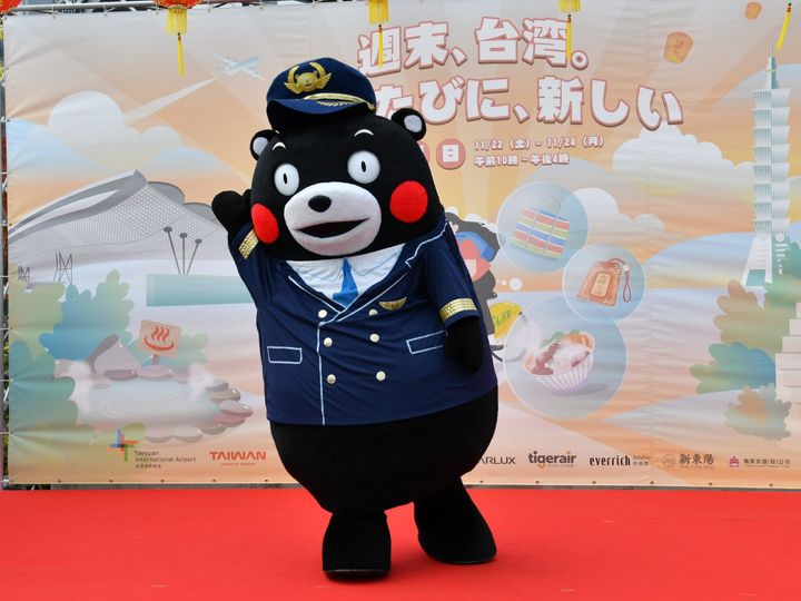 パイロット姿で登場！＝11月24日、熊本県益城町