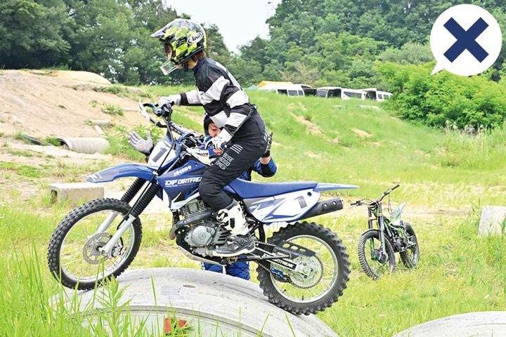 【激坂克服計画：01】トライアンフIAS野崎史高選手のトラテク！【丸太やステアで役立つ2度吹かしをマスターしたい！】