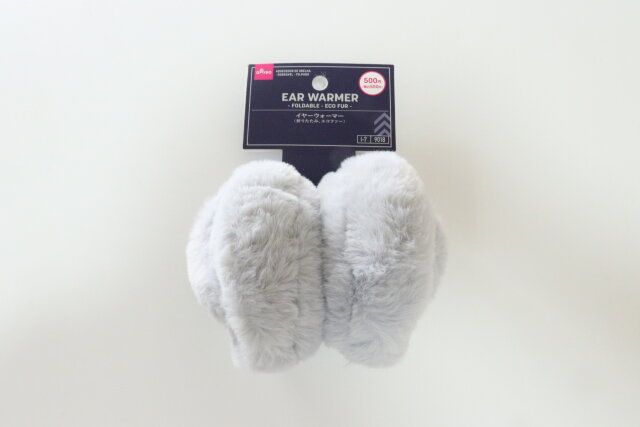 ダイソーのイヤーウォーマー 折りたたみ エコファーのパッケージ