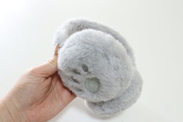 ダイソーのイヤーウォーマー 折りたたみ エコファーのワンポイント