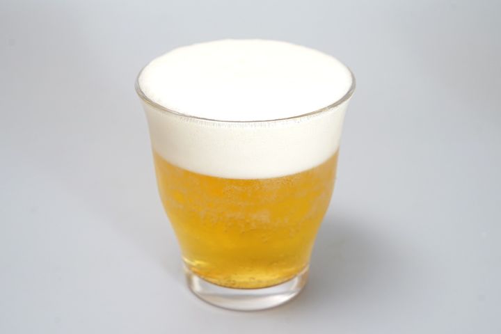 缶からそのまま注いだ時とはまったく違うきめ細かく、しっかりとした泡ができます。